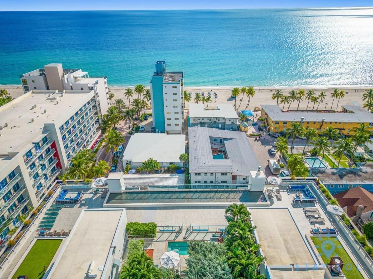Apartment With Bay View Balcony - Pool - Up To 6 - Gym Hollywood Exterior photo