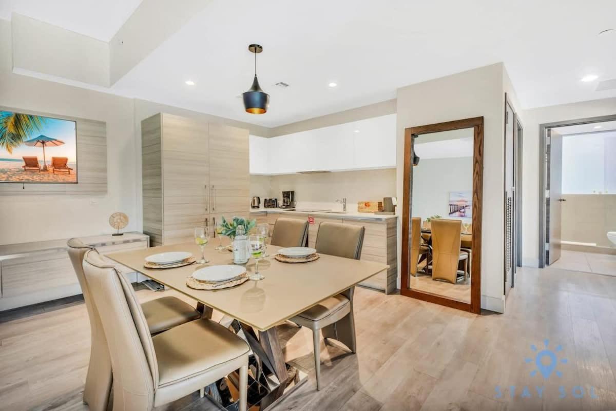 Apartment With Bay View Balcony - Pool - Up To 6 - Gym Hollywood Exterior photo